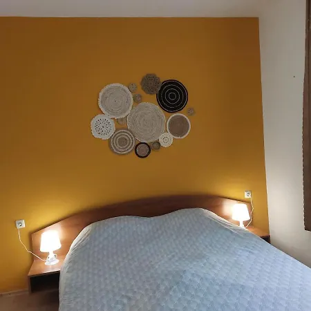 For 6 People Near Burgas With Swimming Pool Holiday home Bryastovets
