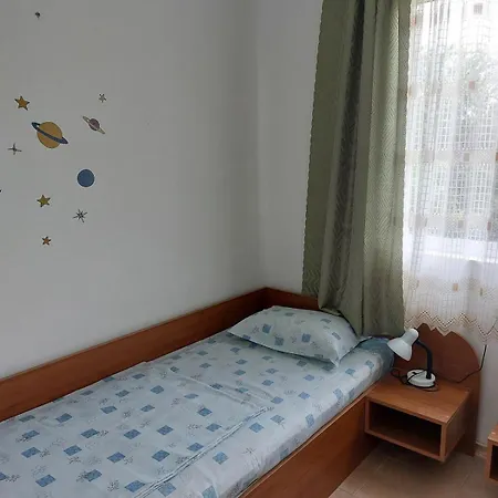 Holiday home For 6 People Near Burgas With Swimming Pool Bryastovets
