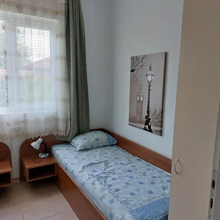 Holiday home For 6 People Near Burgas With Swimming Pool Bryastovets